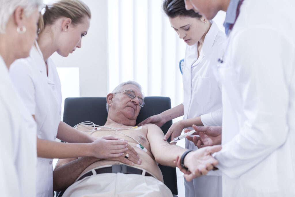 الحالات الأكثر مدعاة للقلق هي إصابة الأشخاص الأكبر سنًا، حين يمكن أن يكون ذلك ناتجًا عن تأثير حالات مرضية أخرى