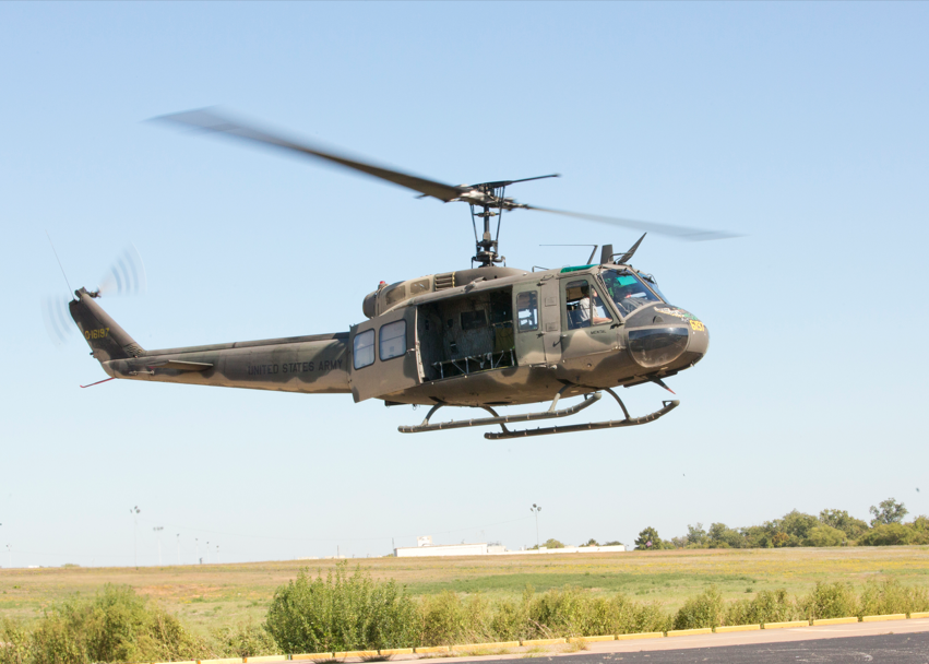 Bell UH-1 Iroquois تواصل تألقها في هوليوود مع ظهور بارز في The Expendables 3
