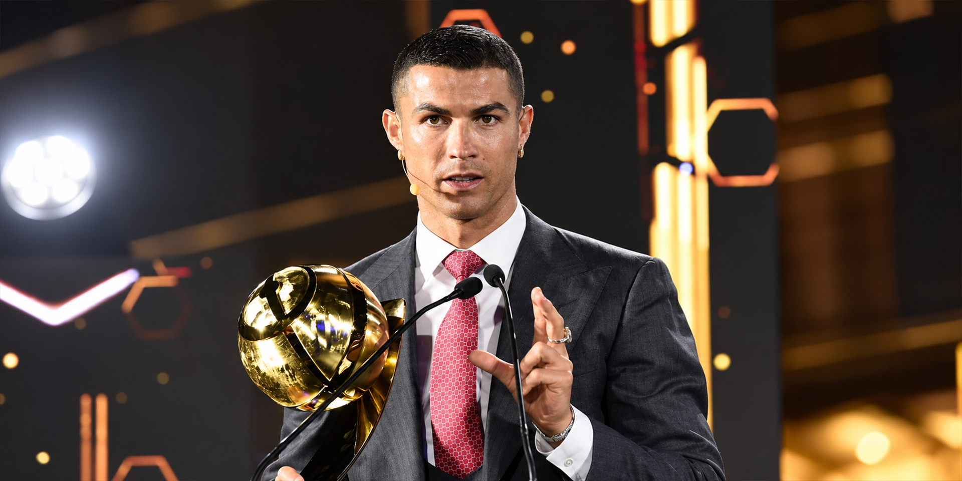 لاعب القرن