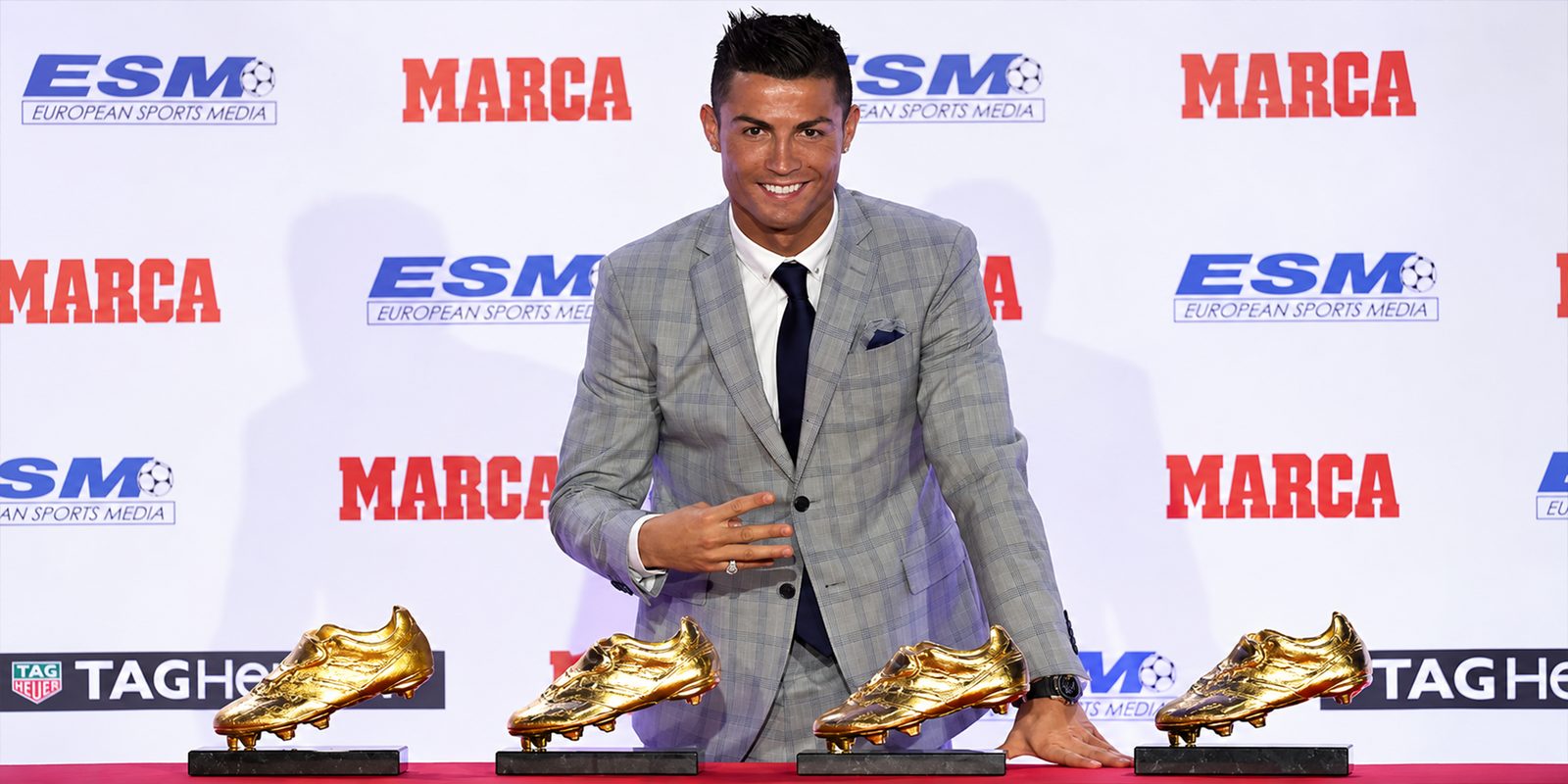 لاعب القرن