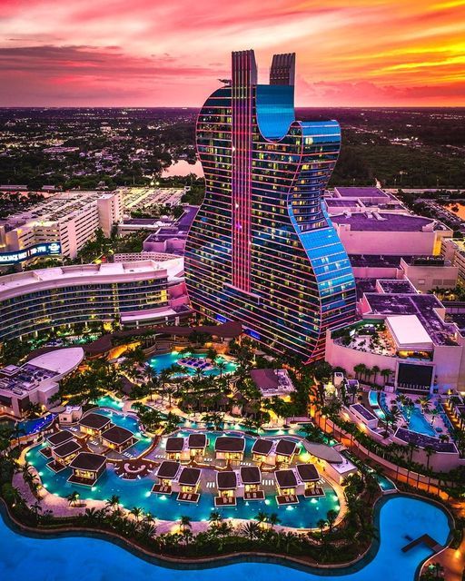 من المناظر الطبيعية والمعمارية إلى العوالم التكنولوجية والرياضية: وجهات سياحية تتناسب مع كلّ شغف