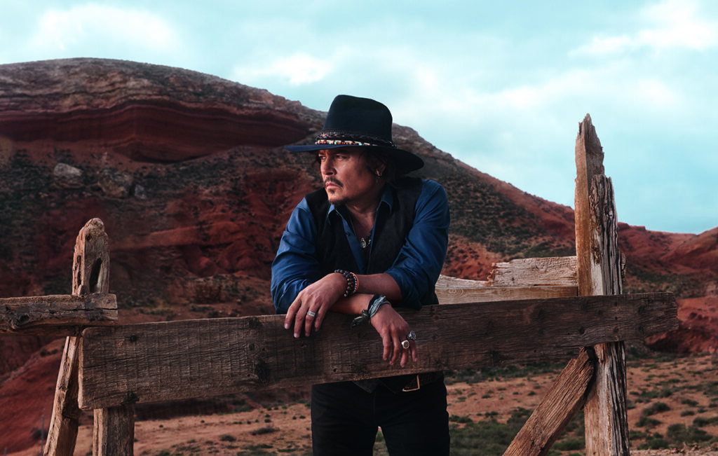 جوني ديب يتألق في حملة سوفاج الجديدة مجسداً رسالة ديور عن التعايش مع الطبيعة