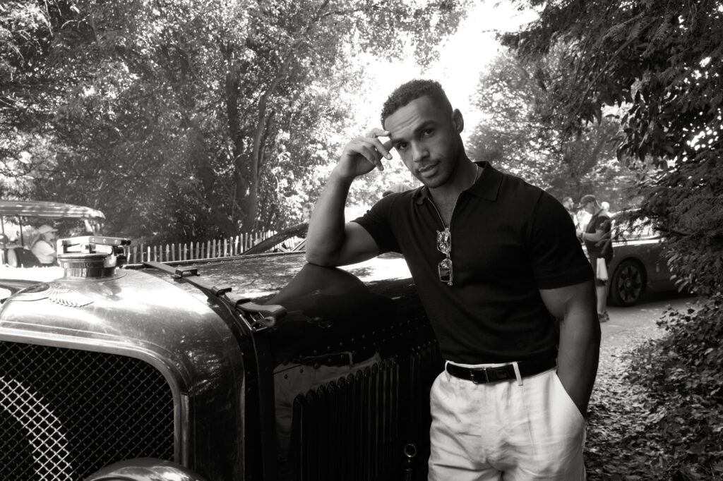 بنتلي تُعيّن الممثل البريطاني لوسيان لافيسكونت سفيراً عالمياً جديداً