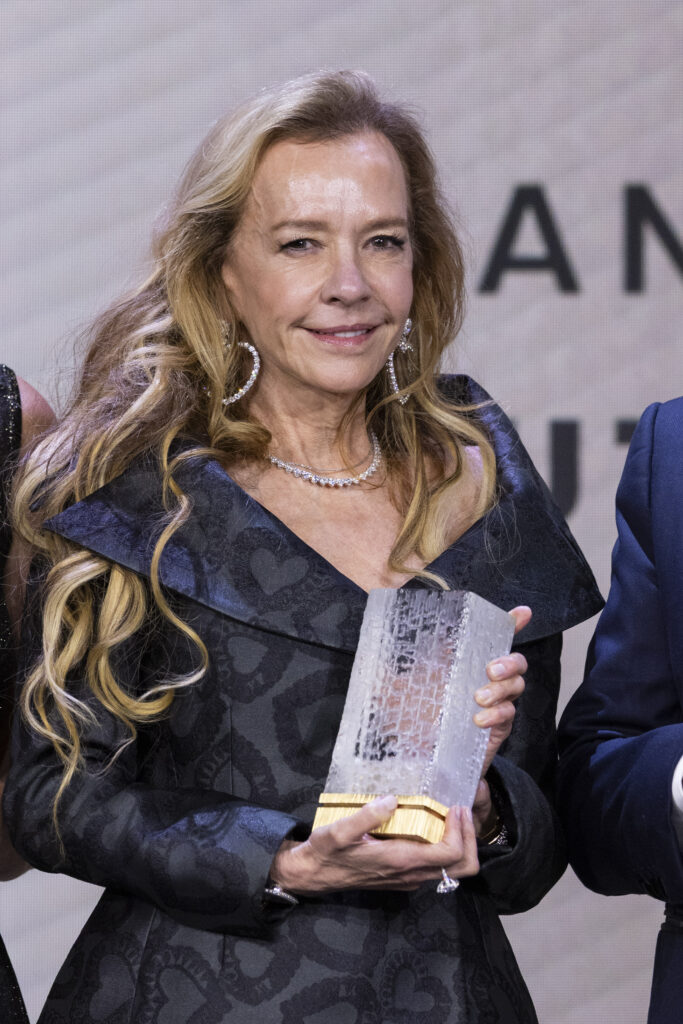 كارولين شوفوليه تتسلّم جائزة الرؤية الإبداعية للعام من Grand Prix de la Haute Joaillerie