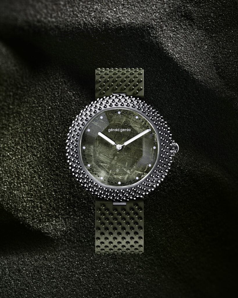 أقراص نيزكية خضراء… جمال يأتي من الفضاء إلى معصمك