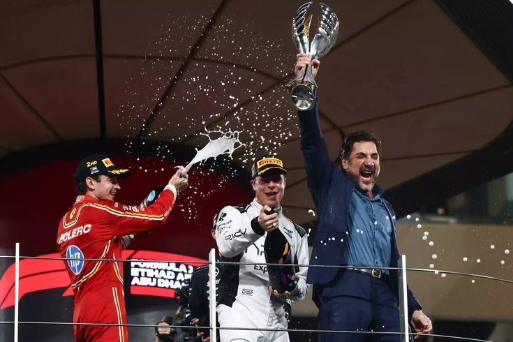 واقعية غير مسبوقة على الحلبة: سيارات F1 فعلية، وتواجد براد بيت ودامسون إدريس جنباً إلى جنب مع نجوم البطولة خلال السباقات
مصدر الصورة: Pinterest