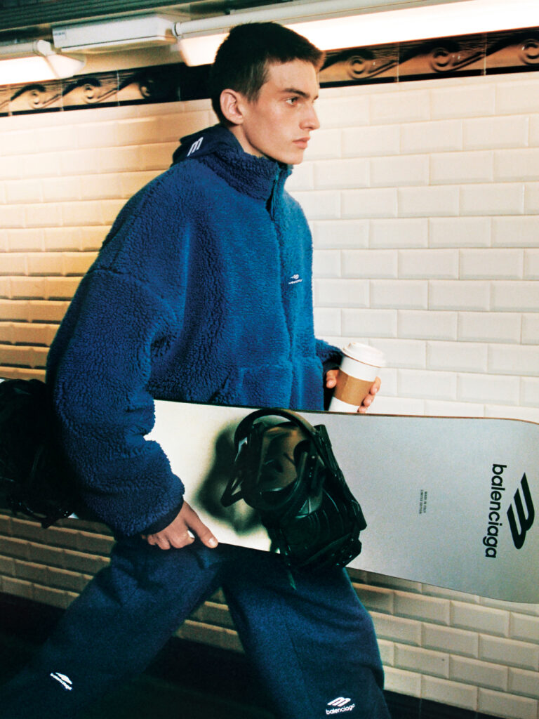 بالنسياغا تكشف عن مجموعة أزياء التزلج 2025: ابتكار يدمج الأداء العالي مع أناقة الشوارع