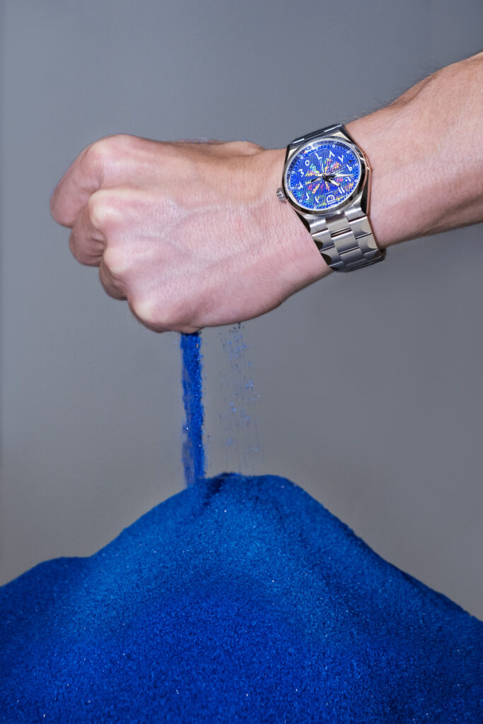 MorphoDune 75th  مزيج آسر من الضوء والظل، يعكس حركة الكثبان الرملية بلمسة سويسرية دقيقة