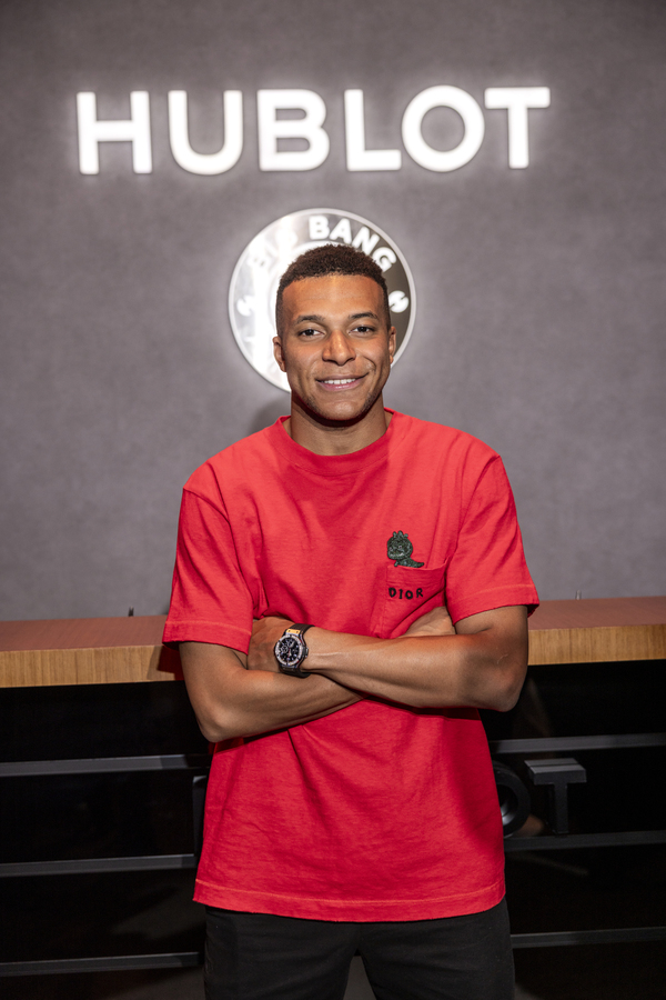 كيليان مبابي  يعزز حضور هوبلو في أسبوع دبي للساعات 2025