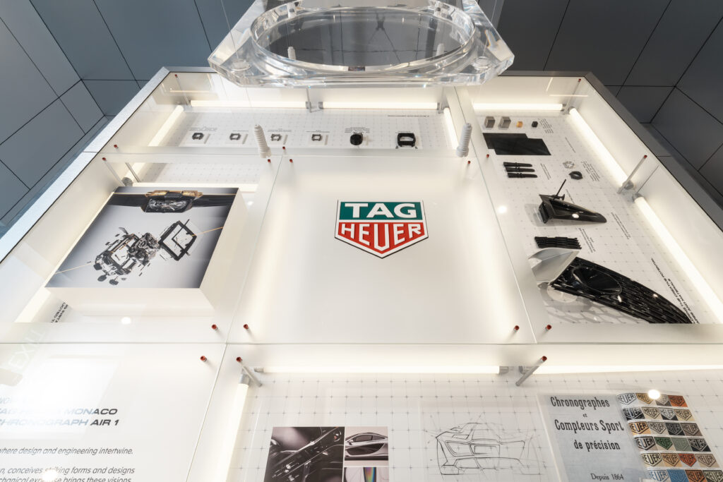 تصميم جناح مستوحى من أدرينالين سباقات السيارات وروح الدقة والأداء