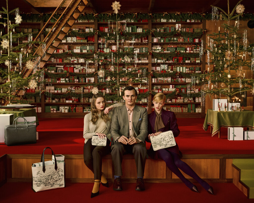 مون بلان تحتفل بموسم الأعياد 2025 بمجموعة تجمع بين سحر الكتابة وروح السفر