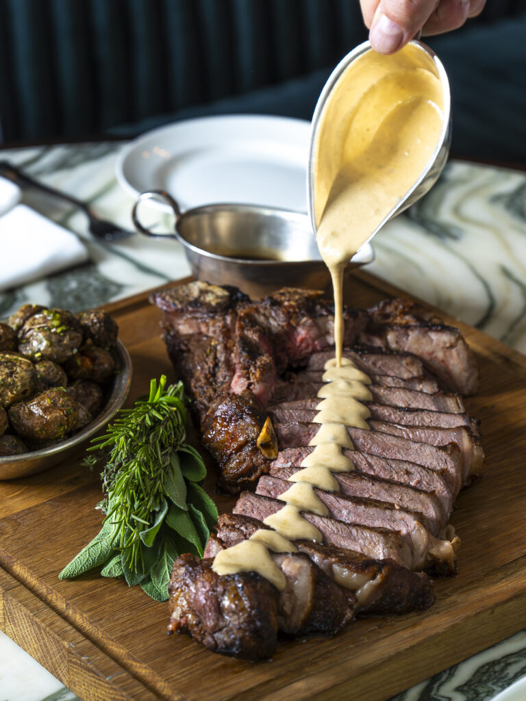 فندق ذا نِد الدوحة يحدث ثورة في عالم الضيافة الفاخرة بإلغاء زيوت البذور المصنّعة من مطابخه