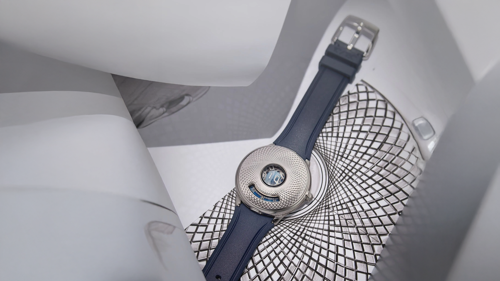  Czapek & Cie تحتفل بعقد من الزمن بإصدار ثوري THE TIME JUMPER