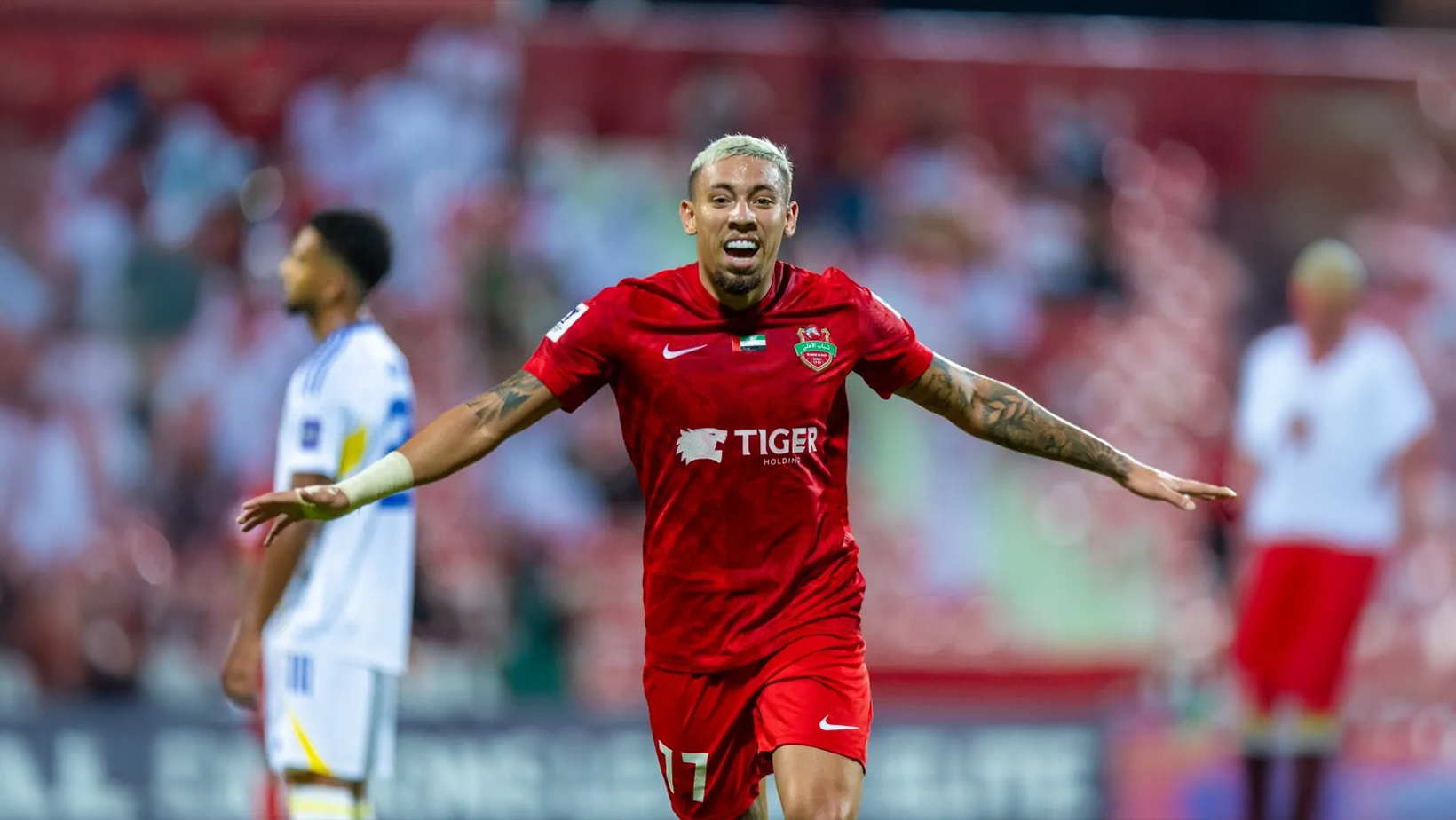 شباب الأهلي يكتسح الغرافة بثنائية ويعزز آماله القارية في نخبة آسيا