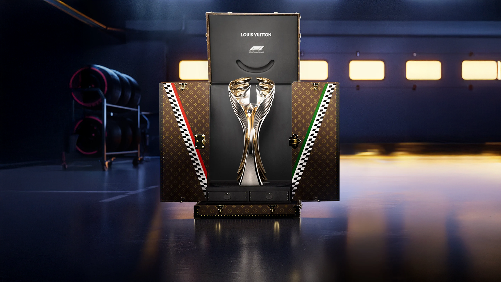 لويس فويتون تكشف عن صندوق الكأس الرسمي لجائزة أبوظبي الكبرى 2025