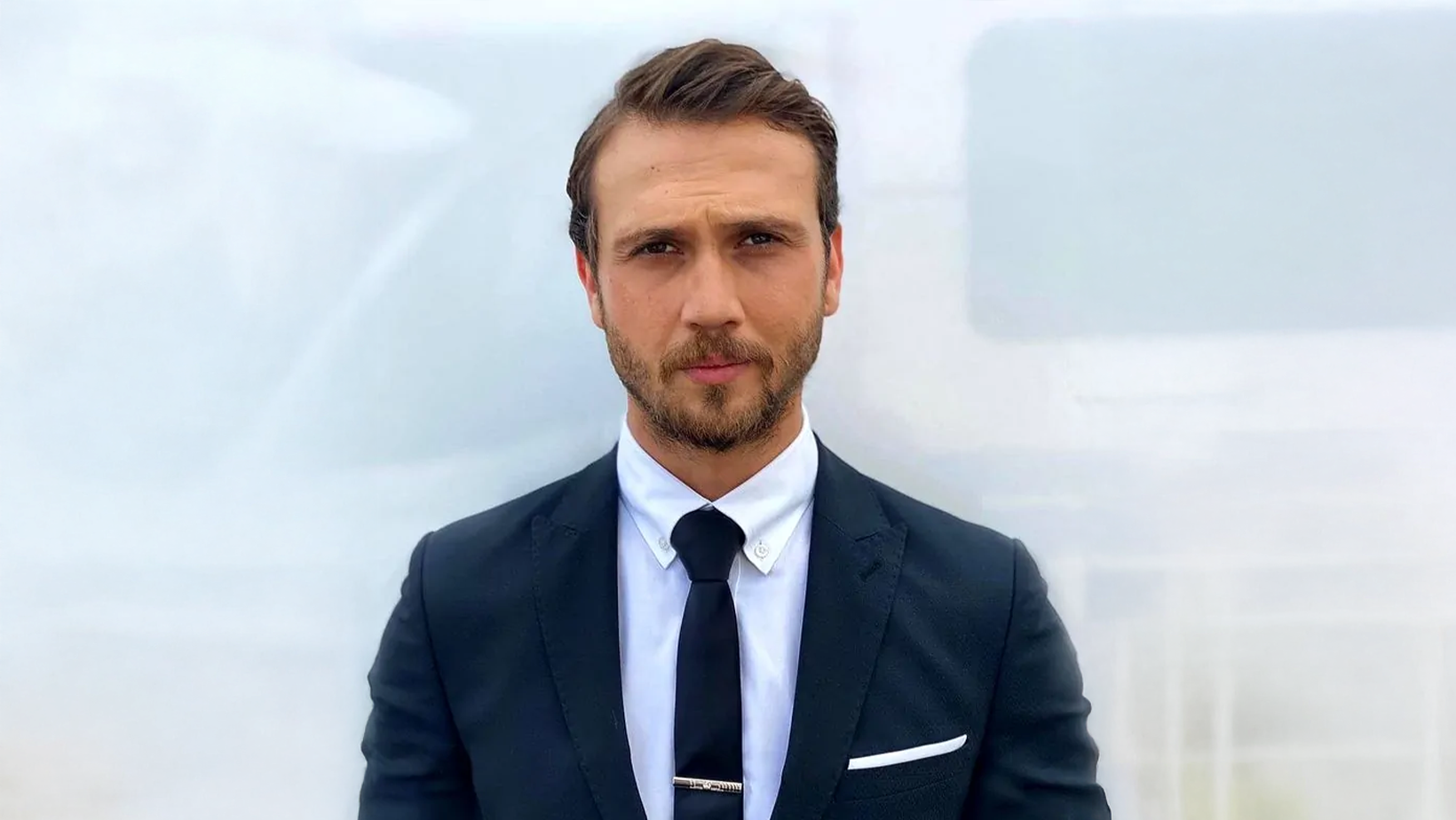 من الحفرة إلى جوائز الإيمي الدولية: أراس بولوت إينيملي العودة من موقع القوة