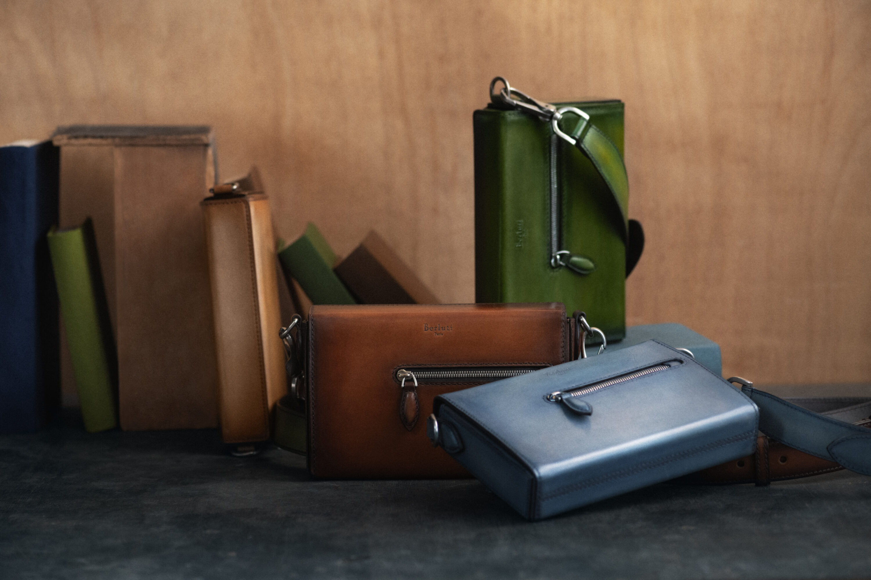 بيرلوتي تطلق Un Jour de Poche: الأناقة العملية للرجل العصري