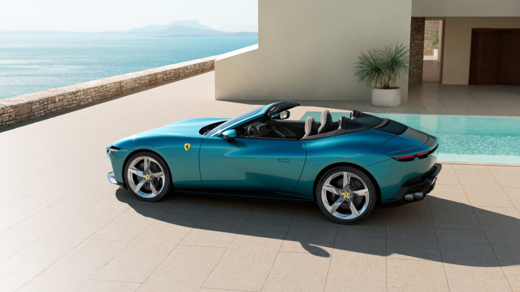 Ferrari Amalfi Spider  الجديدة تكشف عن تصميم رياضي أنيق يجمع بين الخطوط المنحوتة والطابع الإيطالي العصري