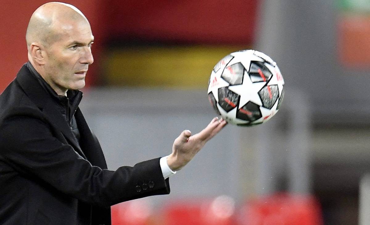 الأسطورة زيدان خليفة ديدييه ديشان في منتخب فرنسا