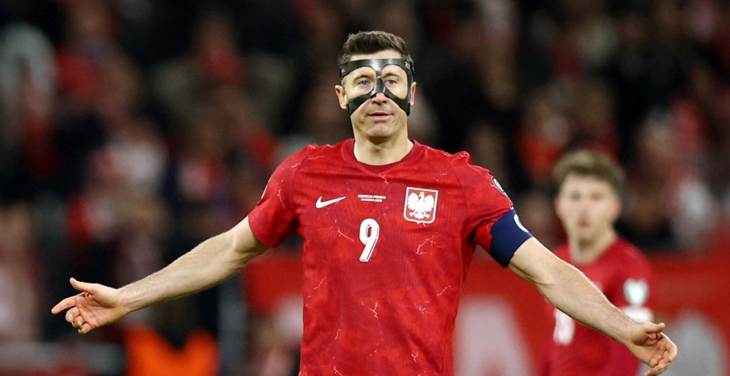 حين يتكلم الصمت:هل يطوي روبرت ليفاندوفسكي صفحة المجد الدولي؟