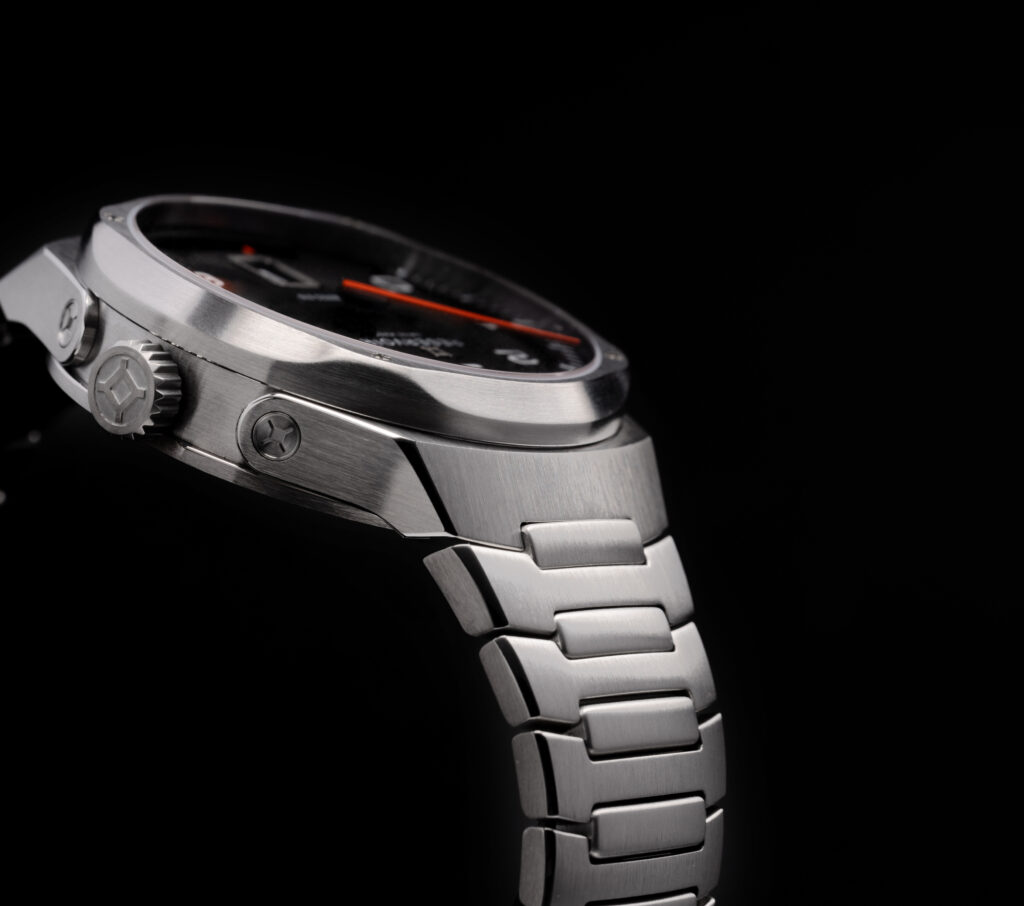 ميناء أسود فريد بتصميم الدقيقة الراجعة والساعة القافزة مع سوار معدني مدمج