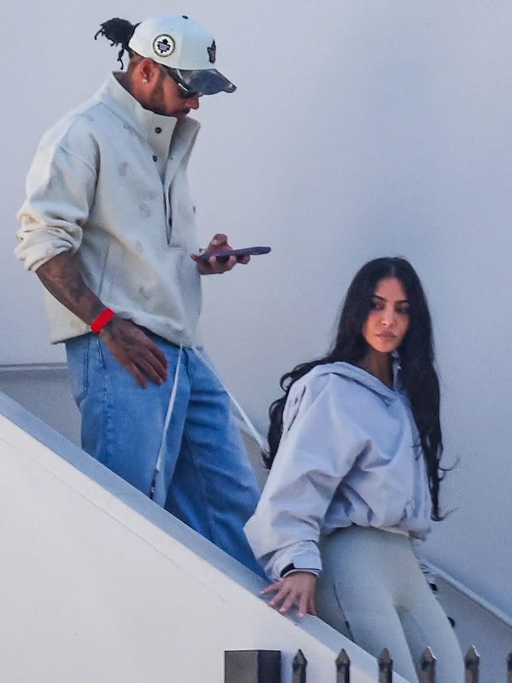 من الصداقة إلى الرومانسية: لحظات علنية تكشف تطور علاقة غير متوقعة