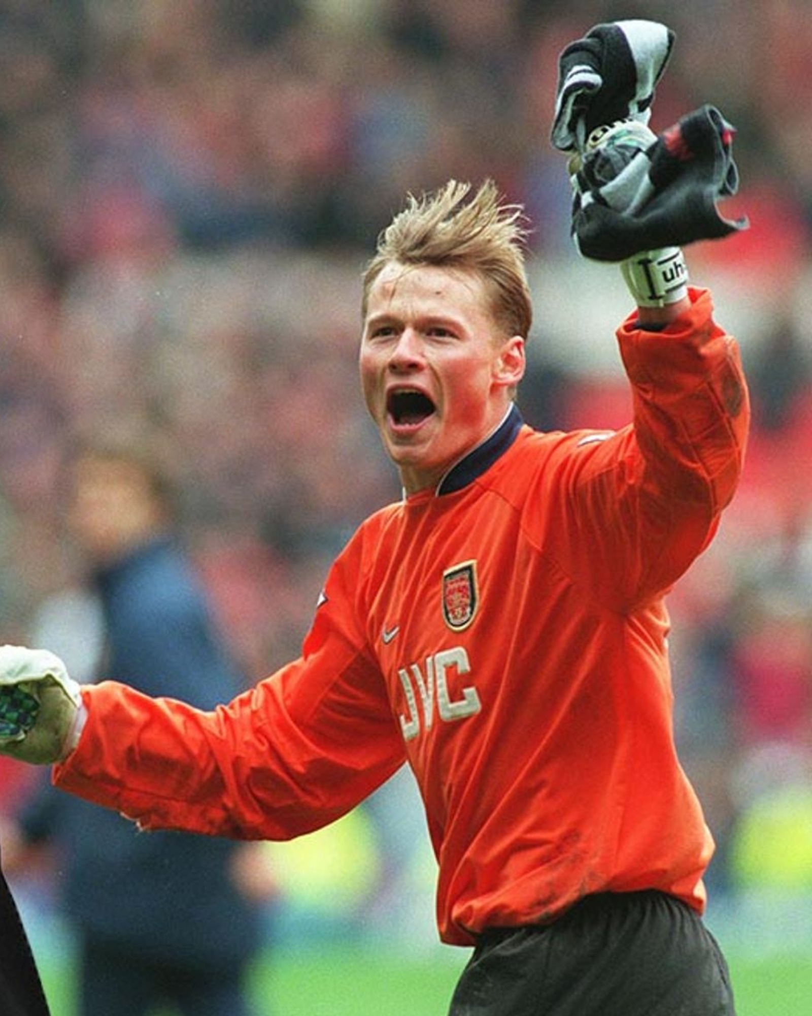 عالم كرة القدم يفقد أليكس مانينغر بعد وفاته المأساوية عن 48 عامًا