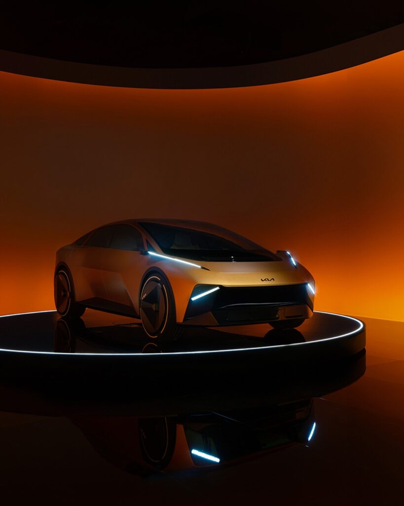 كيا فيجن ميتا توريسمو في عرضها العالمي الأول بميلانو، بتصميم منخفض وانسيابي