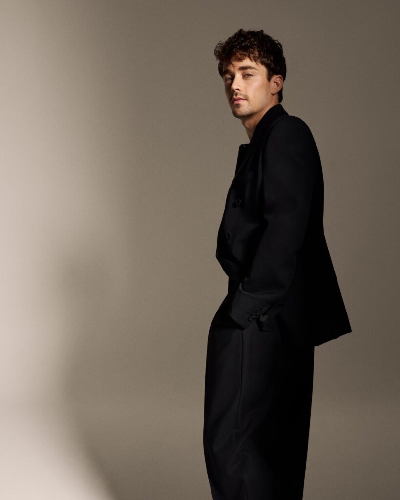 وجه جديد لـ لوريال باريس: أناقة وثقة خارج المضمار 