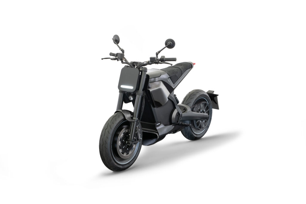 DAB 1α: بوابة الفخامة الكهربائية بتصميم رياضي وأداء فائق التحكم