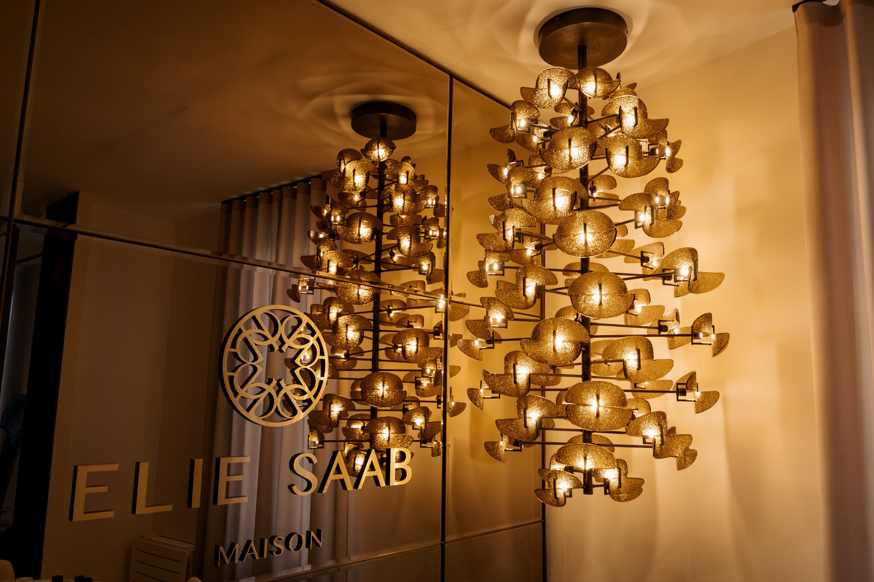 Elie Saab Maison:سحر سينمائي مستوحى من سبعينيات القرن الماضي