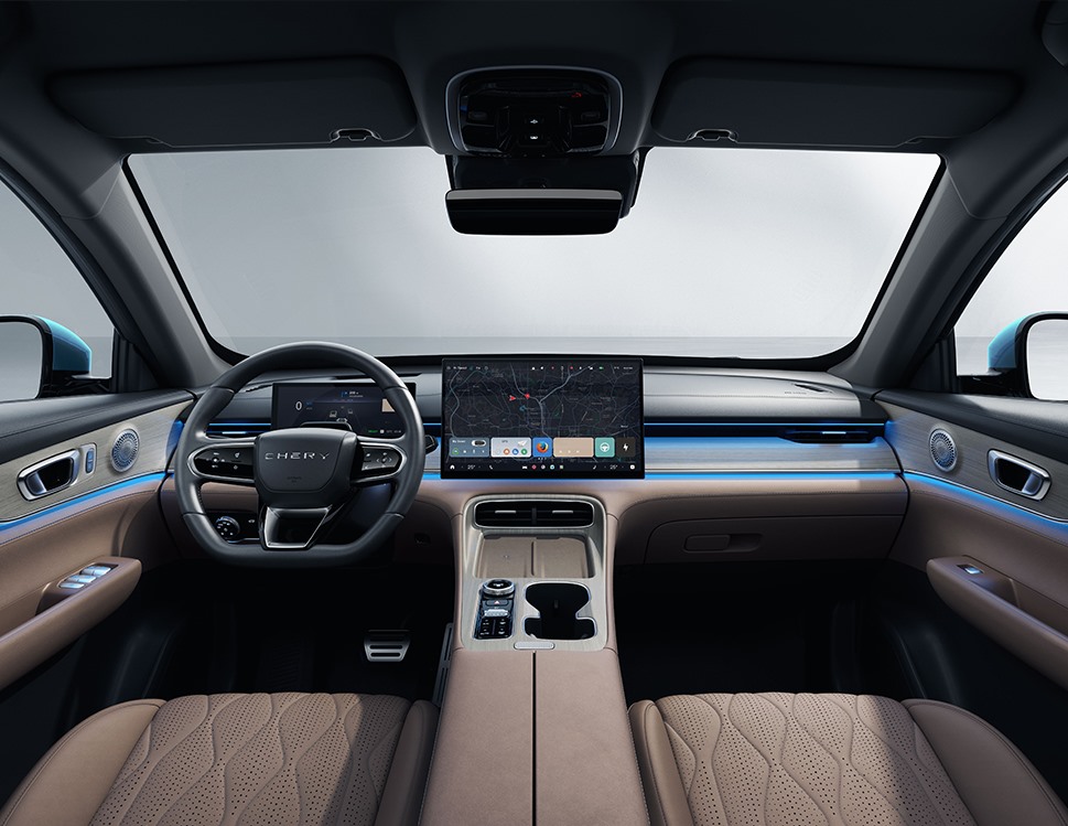 مقصورة تيجو 8 سوبر هايبرد: فخامة متطورة مع شاشة 15.6 بوصة، نظام صوت SONY، وشحن لاسلكي