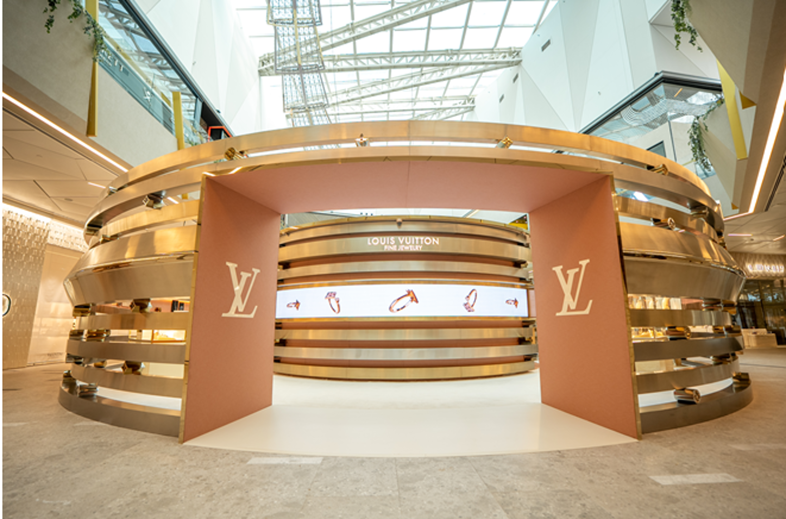 لويس فويتون تُطلق معرض مجوهرات مؤقت حصرياً في سولتير مول بالرياض