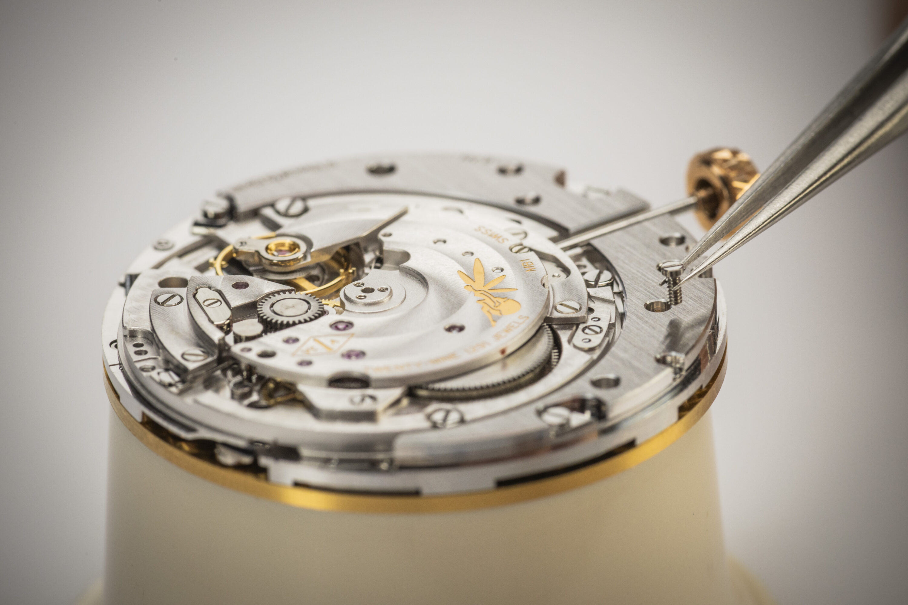 فان كليف أند آربلز في :Watches & Wonders قصائد تنبض بالحِرفية