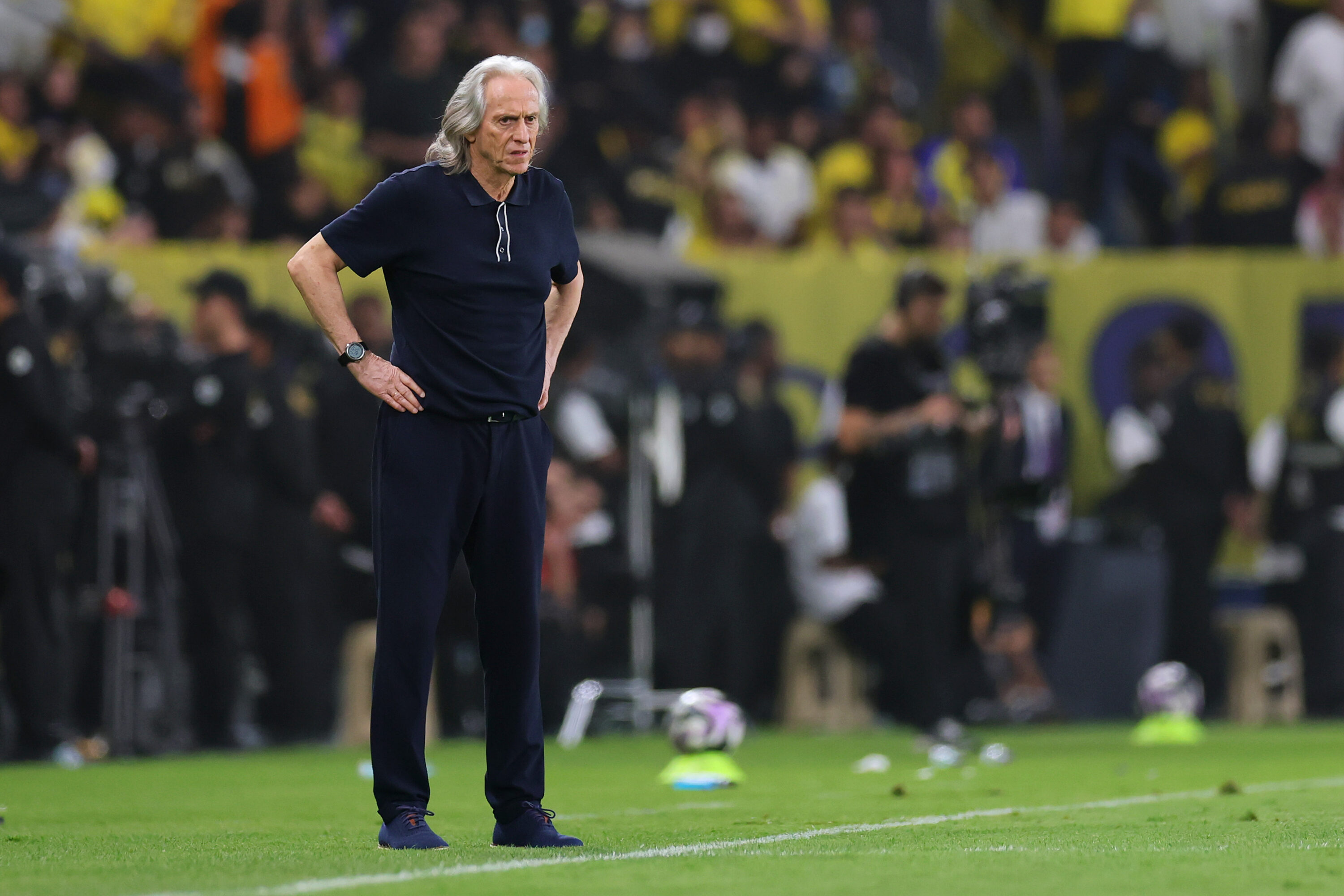 بعد التتويج باللقب رحيل جيسوس المفاجئ يضع النصر أمام تحدي