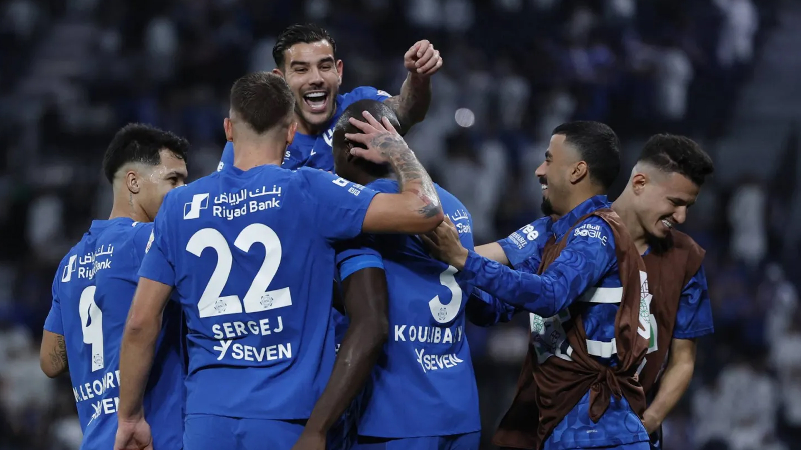 الهلال يشعل سباق اللقب: انتصار درامي يقربه من القمة