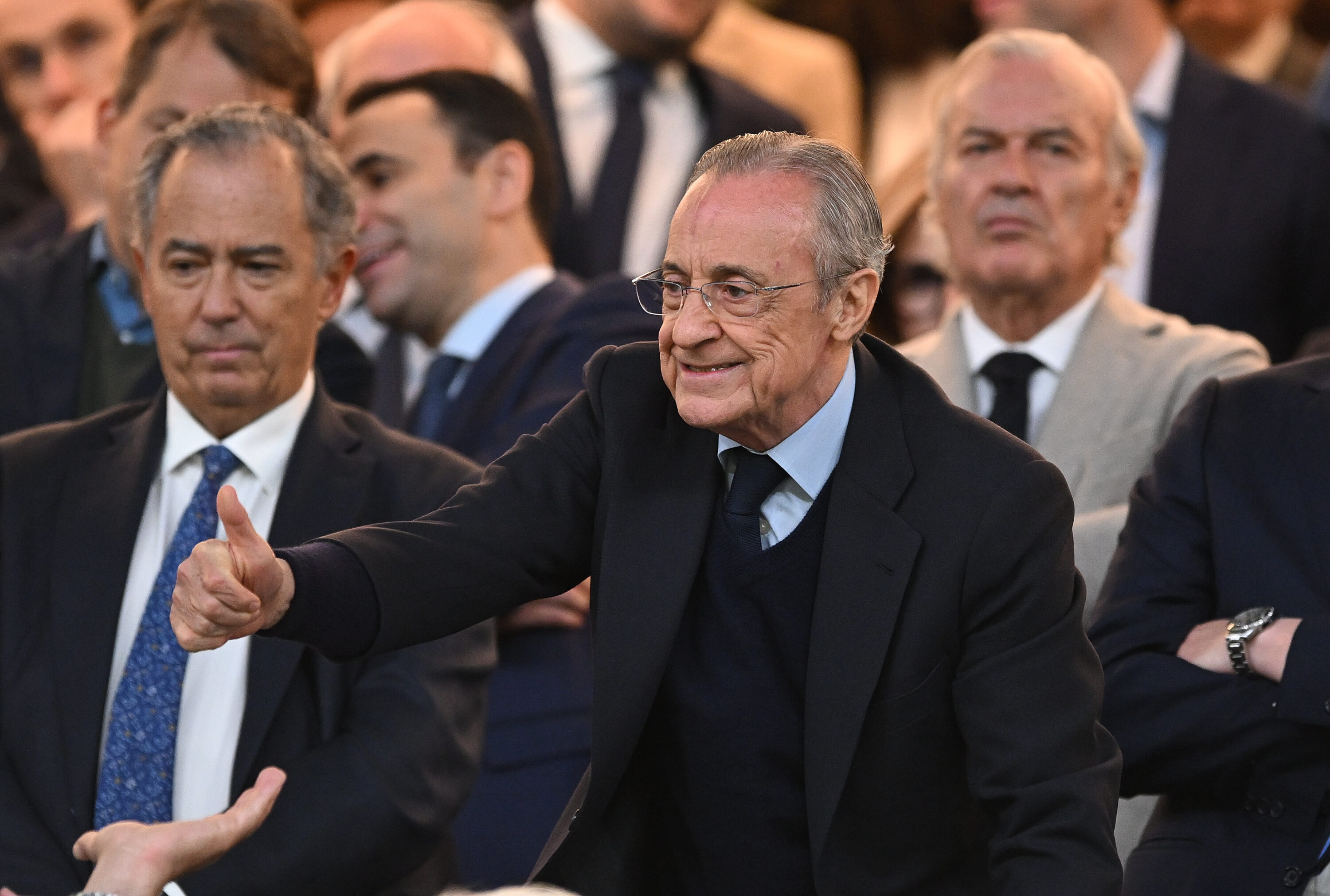 فلورنتينو بيريز رئيسًا لريال مدريد لولاية ثامنة ومورينيو يعود من جديد