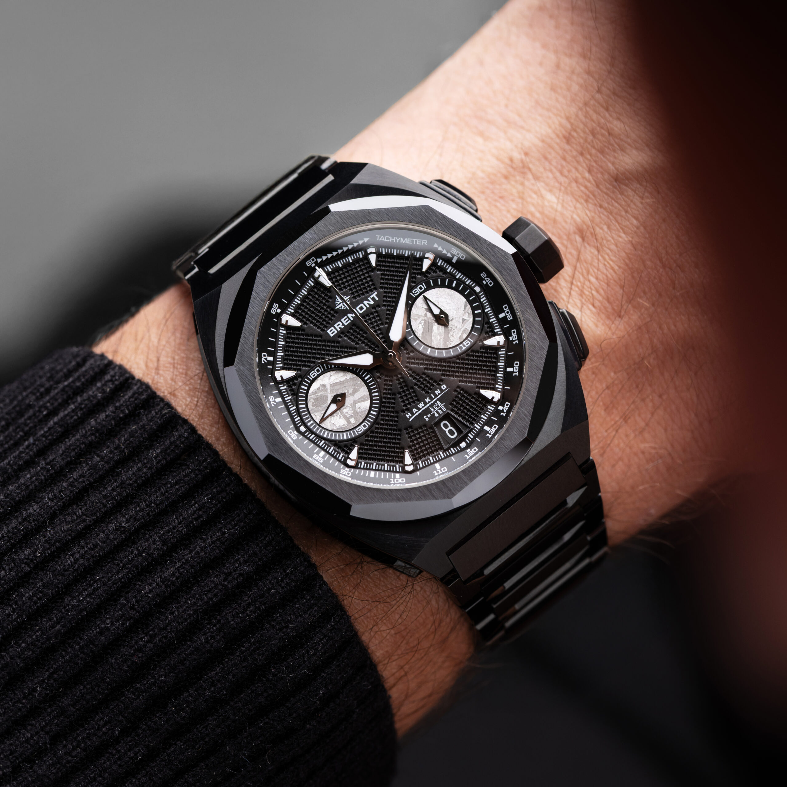 Bremont Supernova Hawking ساعة تحتفي بإرث ستيفن هوكينغ وتستلهم أسرار الكون والثقوب السوداء