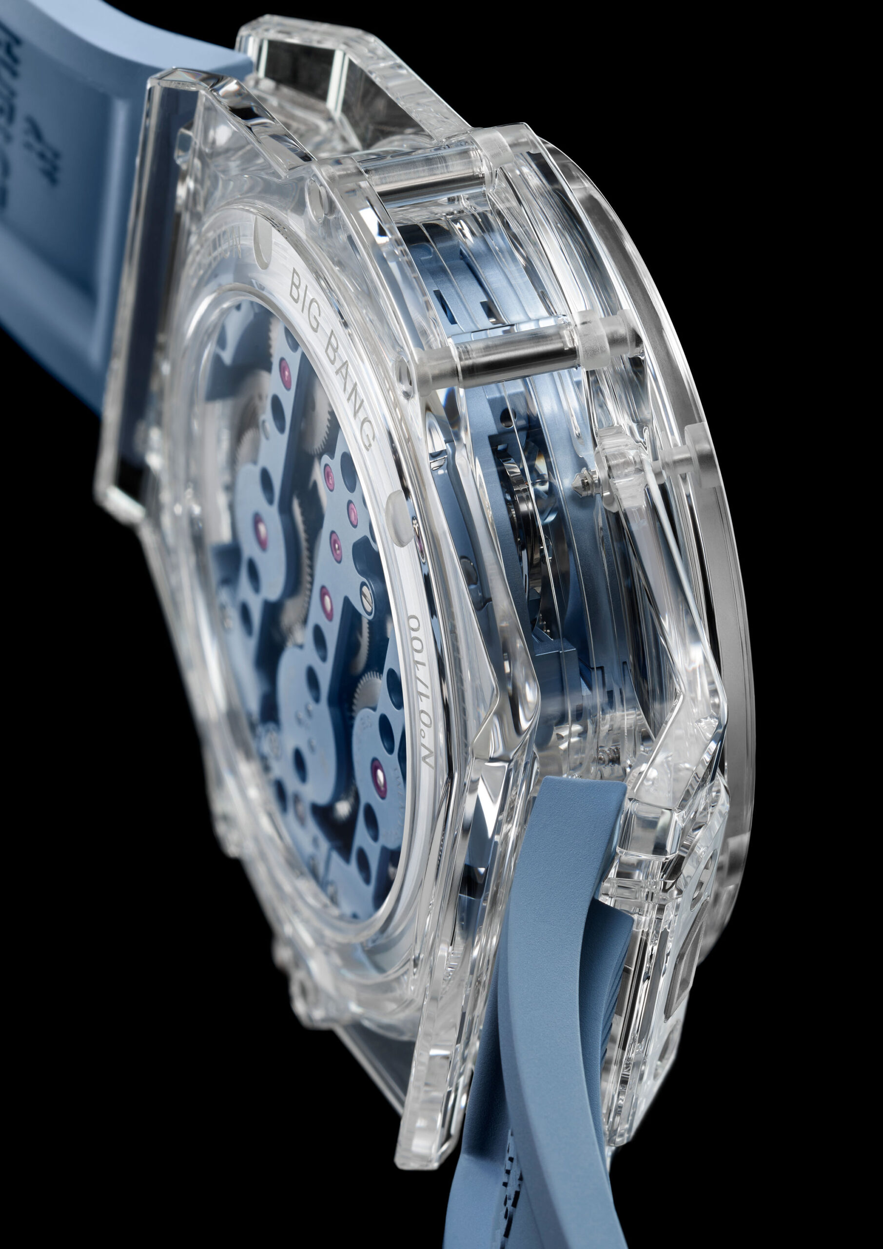 تفاصيل حركة Meca-10 المكشوفة داخل ساعة Big Bang Sapphire Sky Blue