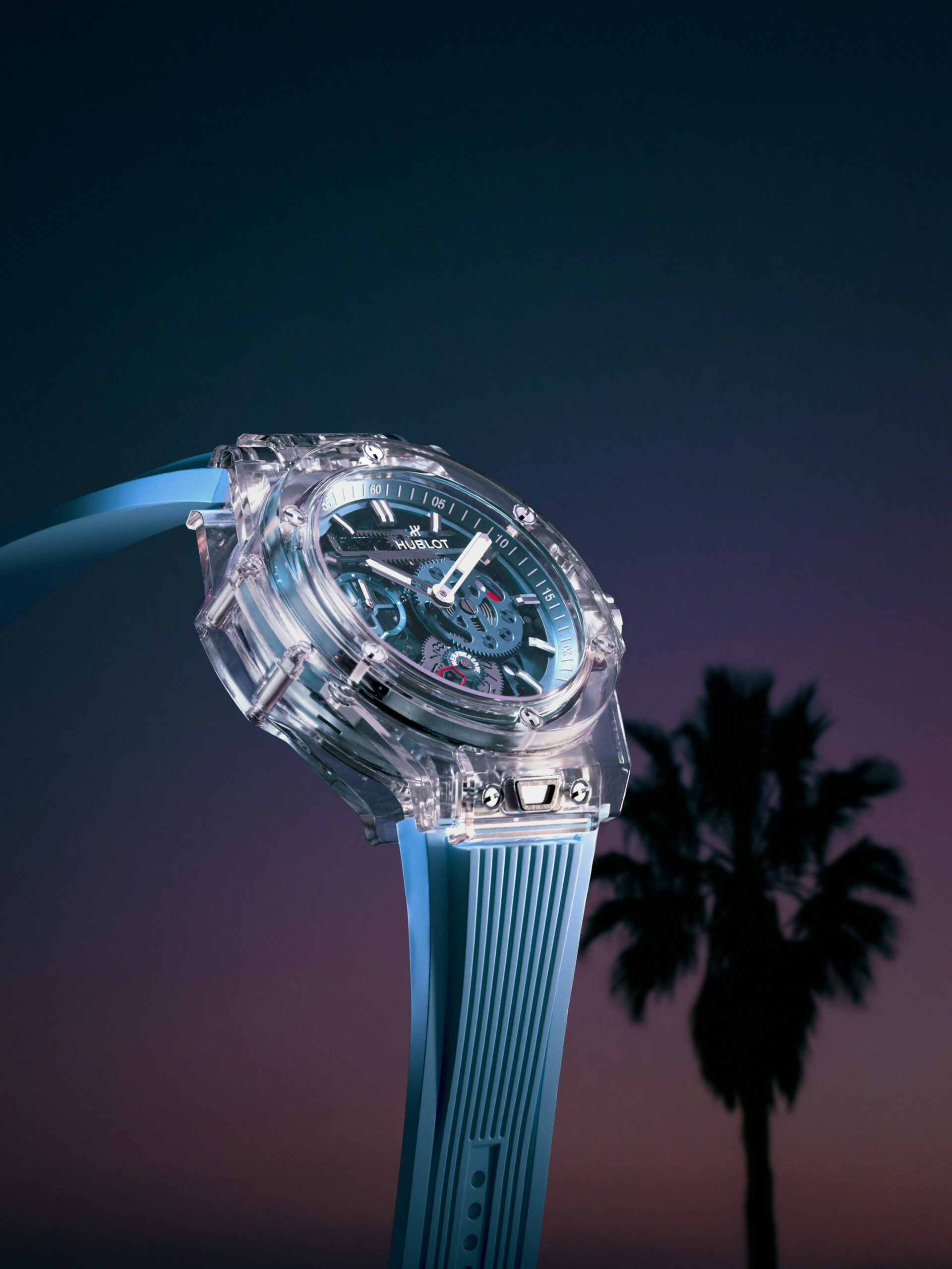 هيكل ساعة Hublot المصنوع من الياقوت الشفاف باللون الأزرق السماوي