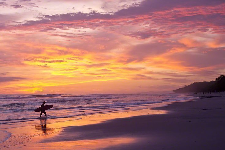 نوسارا.. Surf بنكهة استوائية: أمواج وطبيعة وعافية على ساحل كوستاريكا – مصدر الصورة: Pinterest