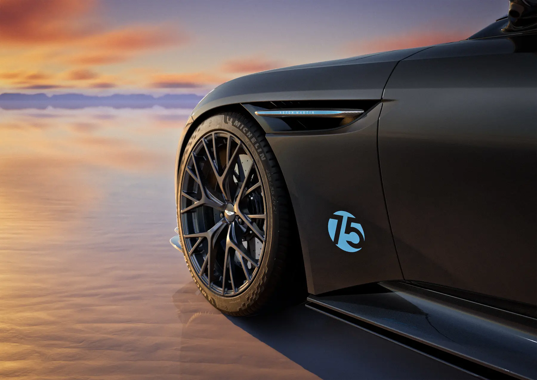 أستون مارتن تحتفي بإرثها العريق في مونتيري 2026 عبر سيارات DB12 S VMF