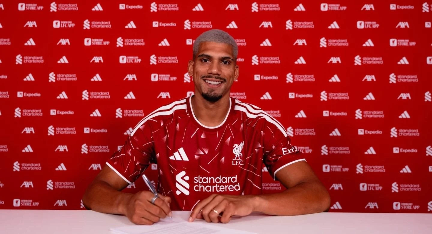 ليفربول يعيد تشكيل مستقبله.. أراوخو في الدفاع وتحالف بيزوس يقترب من شراء ثلث النادي