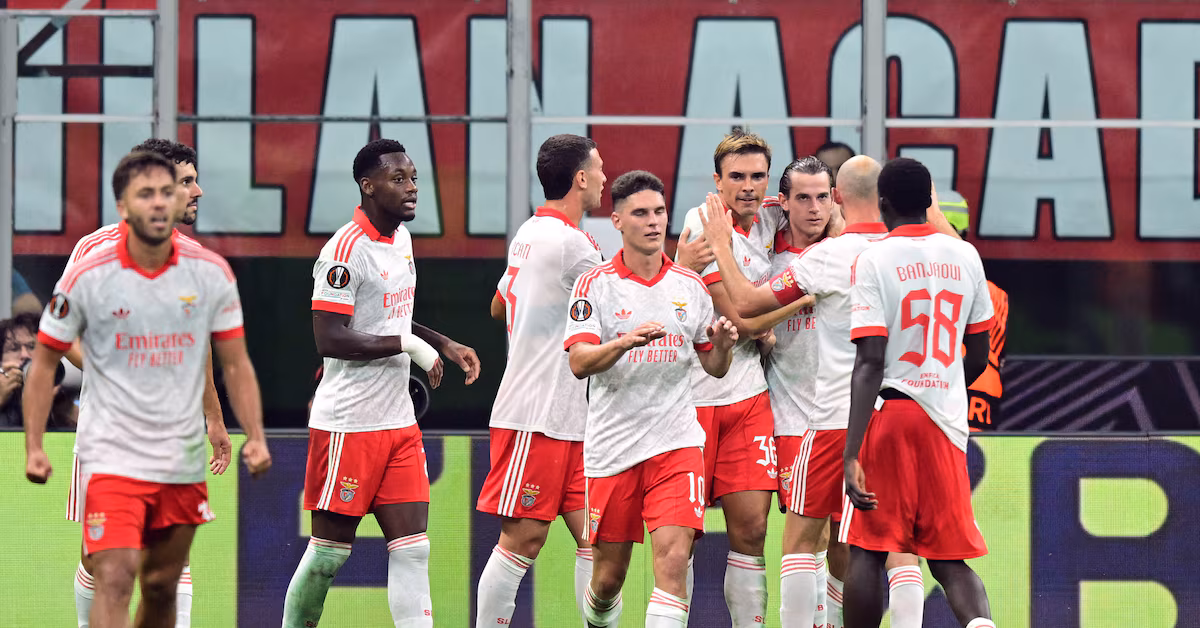 بنفيكا يهزم ميلان في سان سيرو وليون وسندرلاند يفتتحان الدوري الأوروبي بالفوز