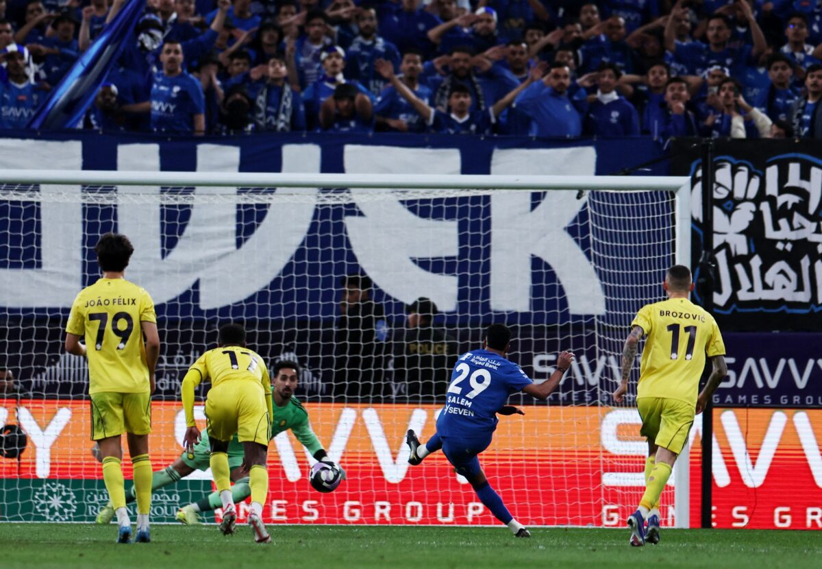 الهلال يعزز صدارته للدوري السعودي بفوز قاتل والأهلي يقلب الطاولة على الفيحاء