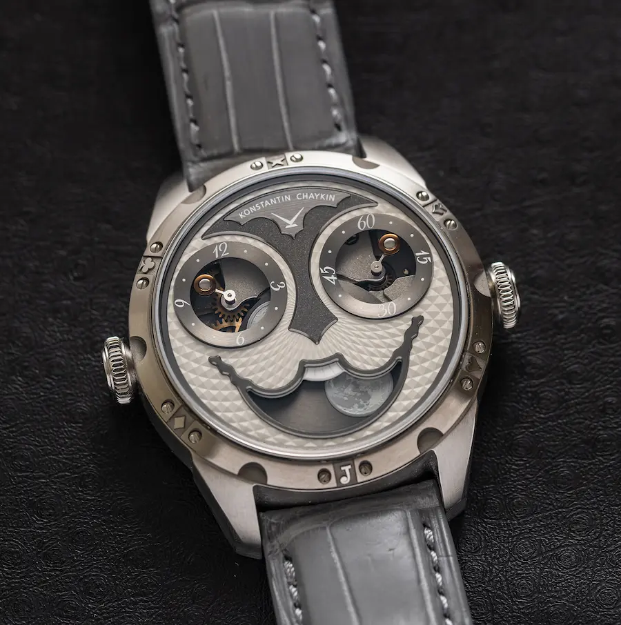 ساعة Lunar Monarch من Konstantin Chaykin تعيد تقديم طراز Joker بلمسة أكثر هدوءًا