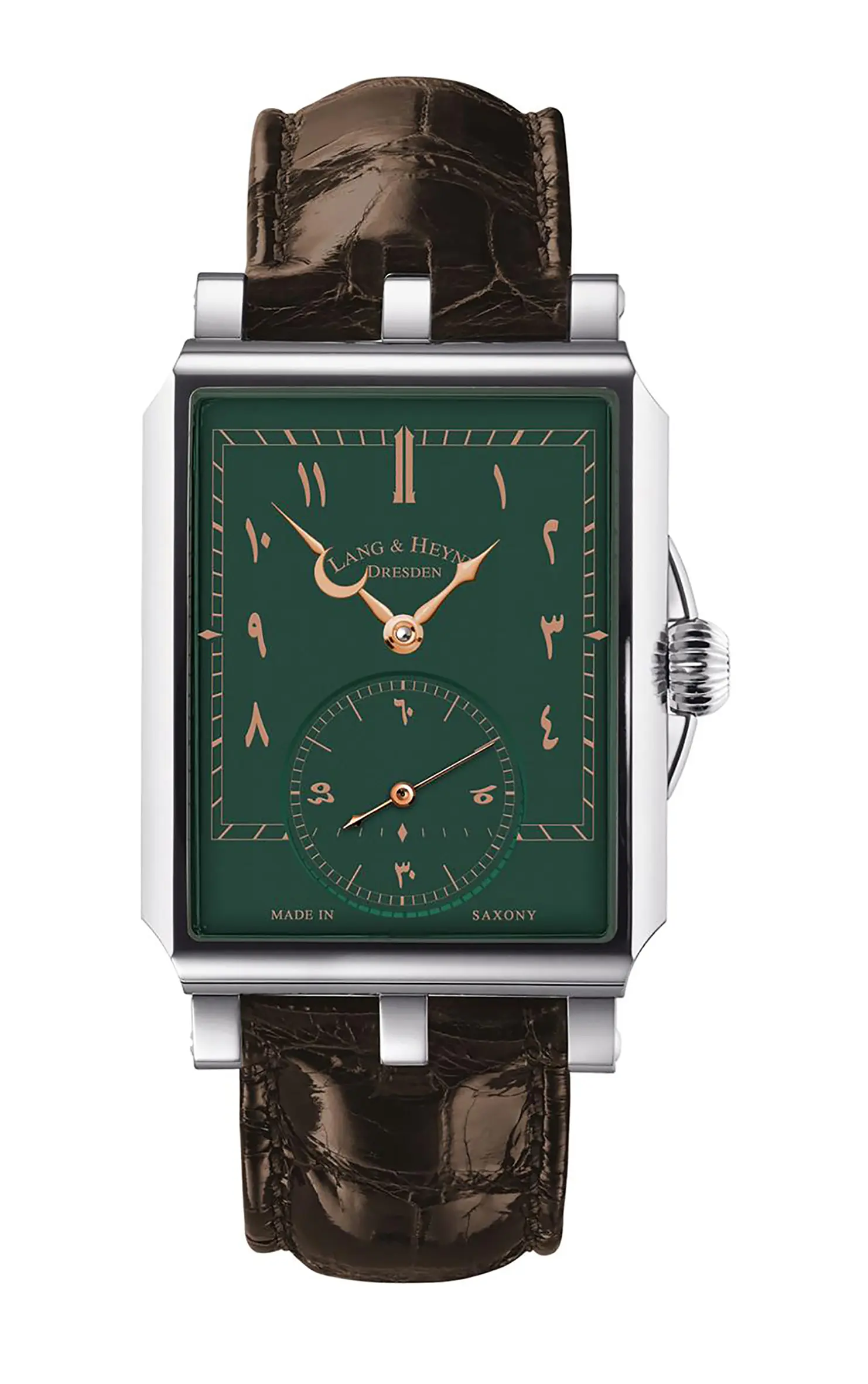 ساعة Clock  من Lang & Heyne  تستوحي تصميمها من ساعة مكة المكرمة، بميناء أخضر ملكي وأرقام عربية هندية تعكس الطابع التاريخي للمعلم