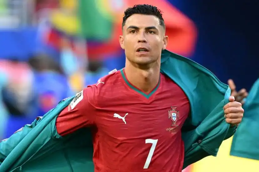 إيقاف كريستيانو رونالدو 30 يوماً وغرامة مالية بعد خلافه مع مدرب البرتغال